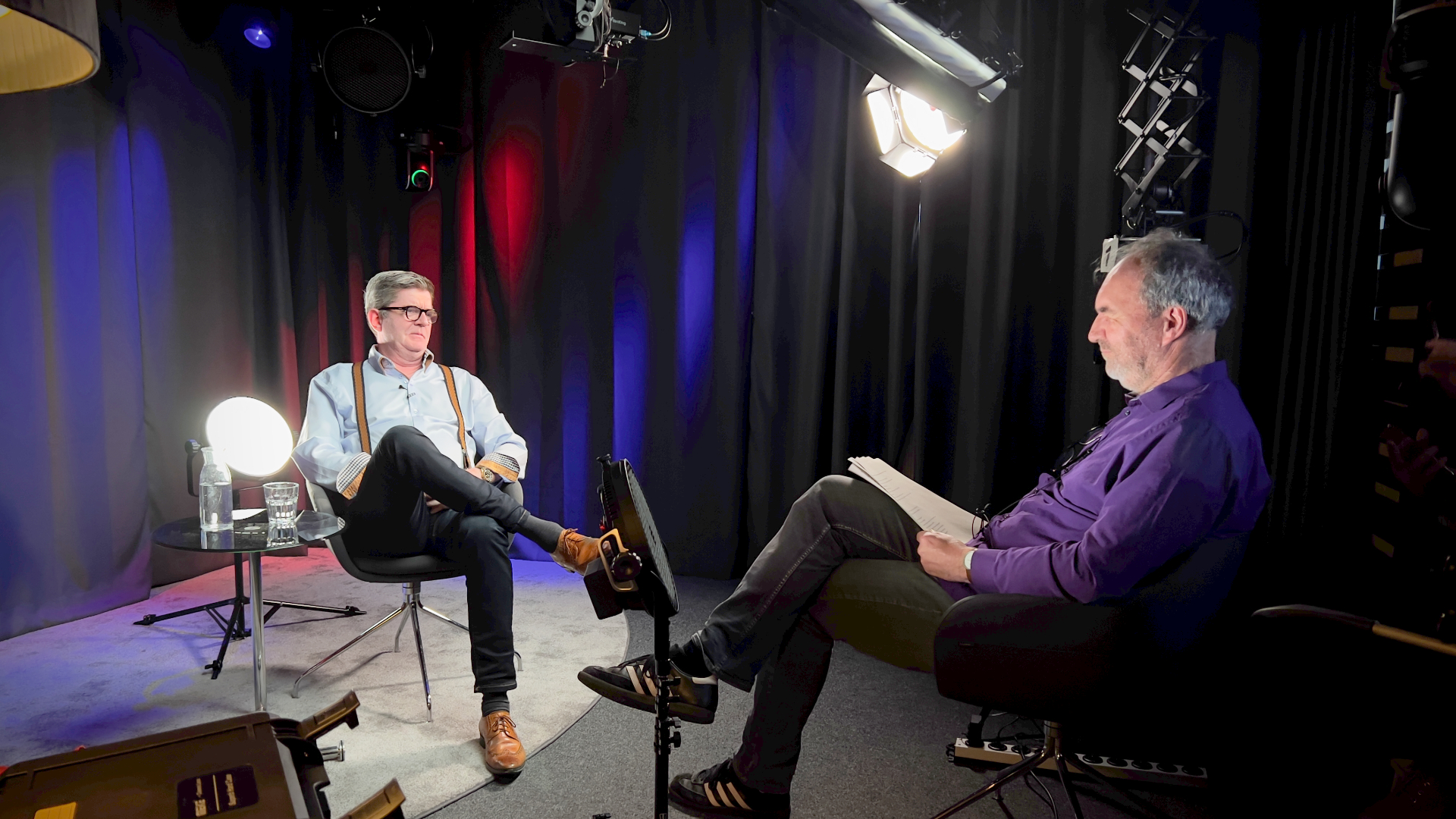 Interview-Setup im Prismeo Studio mit Licht, Kamera und vorbereitetem Gesprächsbereich