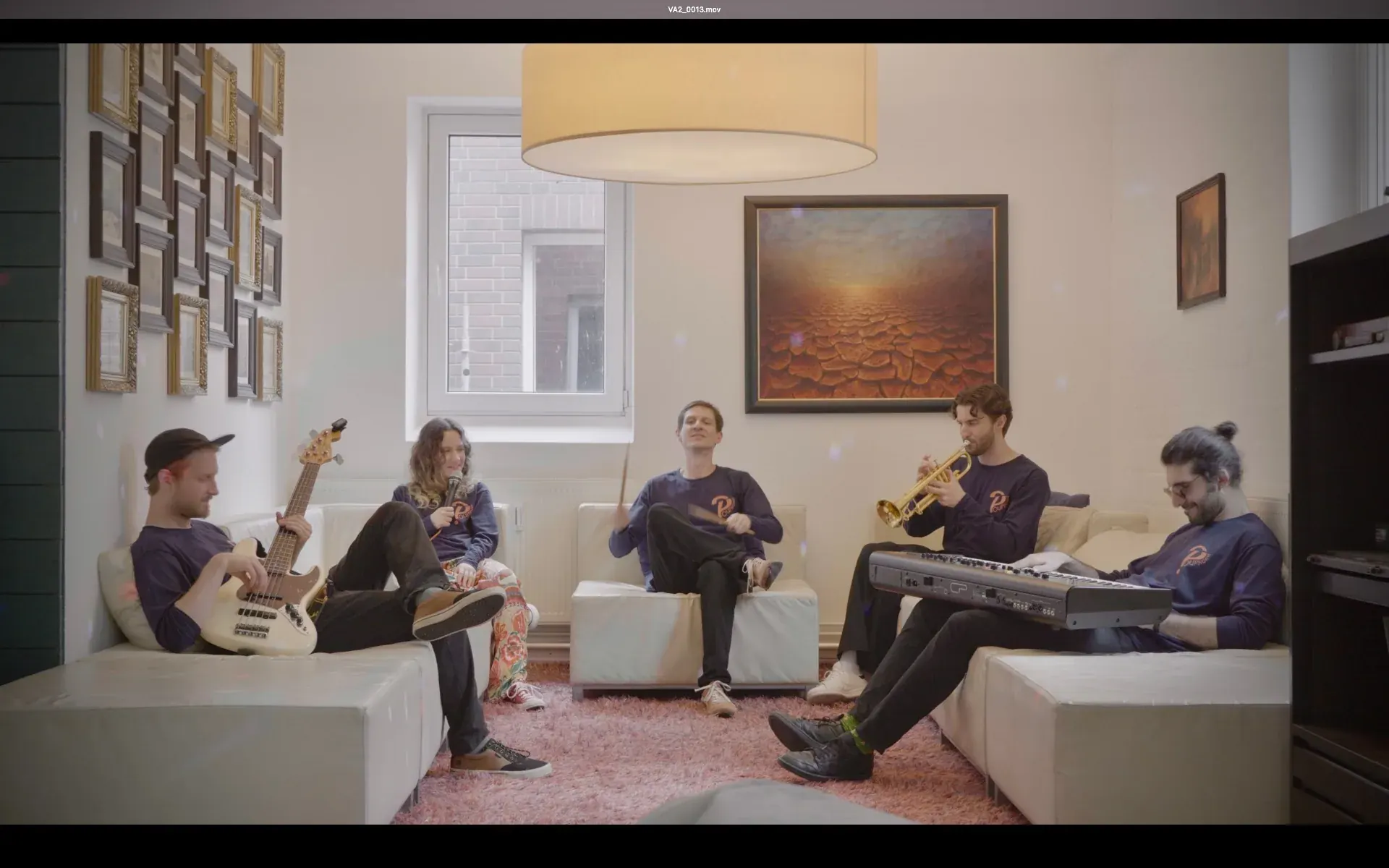 Loft – Band im Loft mit Bass, Gesang, Schlagzeug, Trompete und Keyboard – Loft als kreative Bühne